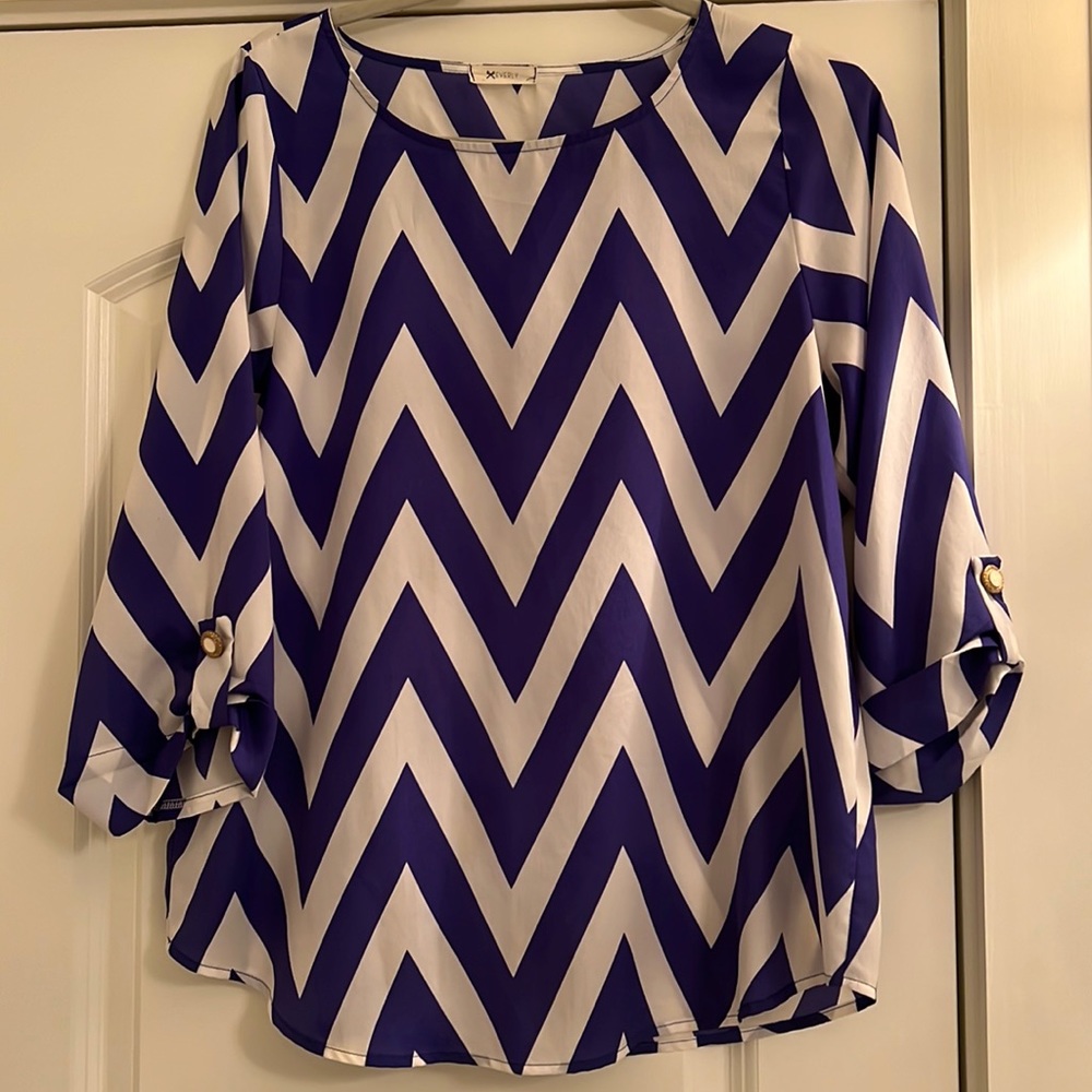 EVERLY BLOUSE SZ LARGE EXCELLENT CONDITION